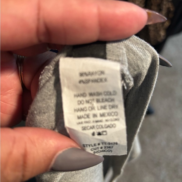 Hustle Made Women's Gray Short Sleeve V-Neck T- Shirt - Picture 5 of 6